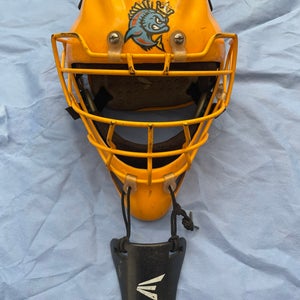 GOLD Schutt Catcher's Mask, OSFM (One Size Fits Most)-comes with Easton Throat Guard.SSMC LBJ