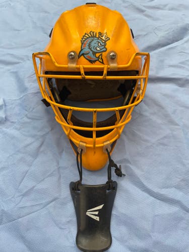 GOLD Schutt Catcher's Mask, OSFM (One Size Fits Most)-comes with Easton Throat Guard.SSMC LBJ