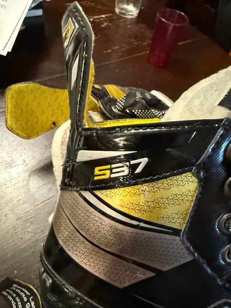 2020 Bauer Supreme S37 Hockey Skates Regular Width Size 4 (Used)