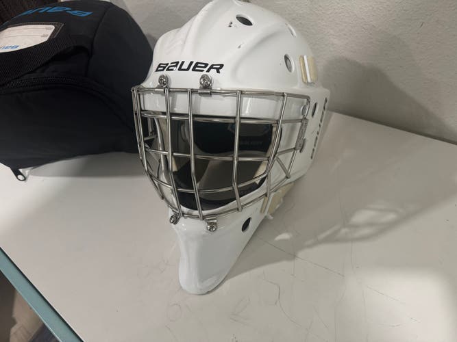 Senior 2023 Medium Bauer Profile 950 Goalie Mask (Used)