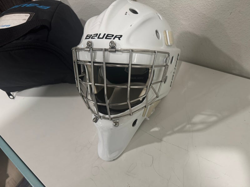 Senior 2023 Medium Bauer Profile 950 Goalie Mask (Used)