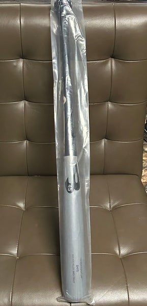 B45 Bat 30.5 oz 33.5" (New) Model B415 Premium Signature Yellow Birch