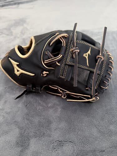 Infield RH Mizuno Pro Select Baseball Glove 11.5" (Gently Used w/ Fresh Laces)
