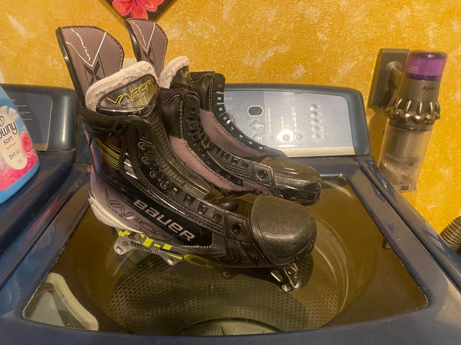 2025 Bauer Vapor Hyperlite 2 Hockey Skates Regular Width 10.5 (New)
