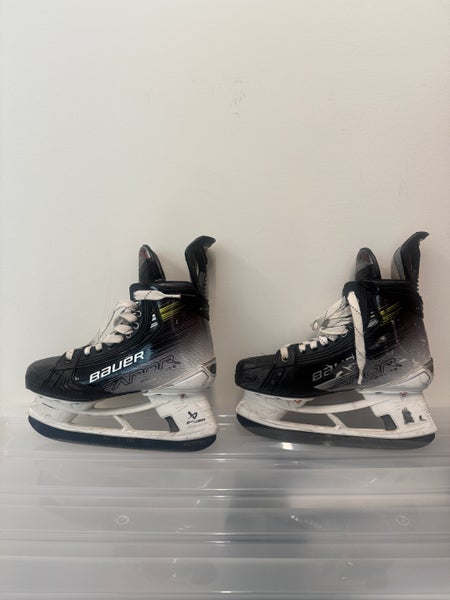 COMES WITH EXTRA Fly-Ti Steel Blades, Bauer Vapor Hyperlite 2 Hockey Skates Size 4.5 (Used)