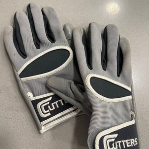 Gray Youth Small Cutters Game Day Gloves (Used)