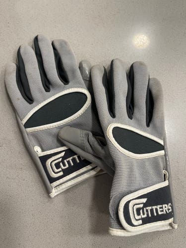 Gray Youth Small Cutters Game Day Gloves (Used)