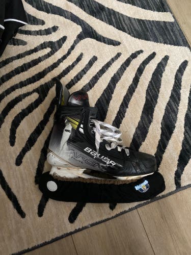 Bauer Vapor Hyperlite 2 Hockey Skates Pro Stock 8 (Used)