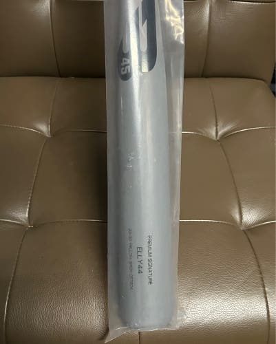 B45 Bat (-3) 30 oz 33" (New) Model ELLY44 Premium Signature Yellow Birch