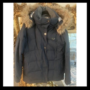 Roxy Jonah Bright 10K Navy Ski Snowboard jacket with a fur-trimmed hood.