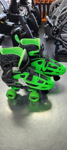 Used RollerDerby 3-6 Senior Roller Quad Skates Black Adjustable 11497-C000152553