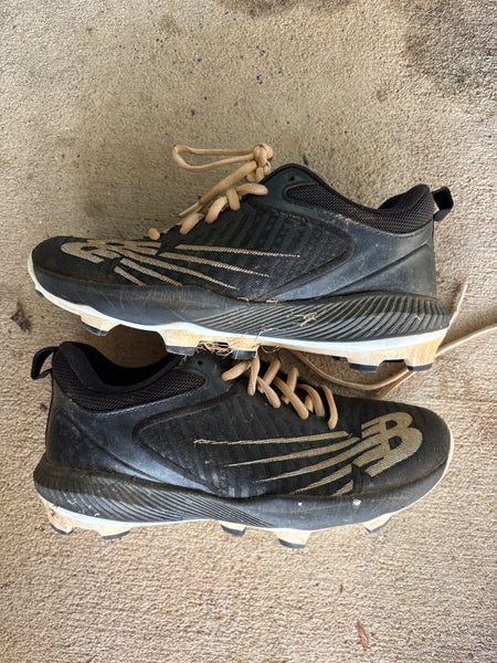 Black Kid's Youth New Balance Low Top Molded Cleats (Used)
