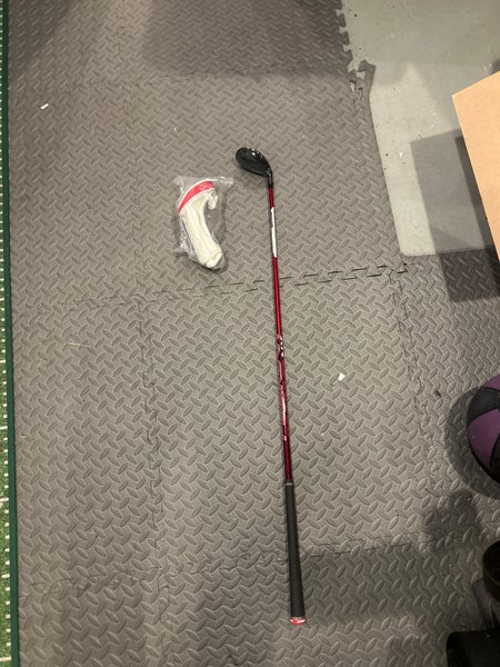 Men's TaylorMade Stealth Rescue Right Handed Hybrid Senior Flex 4H (New)