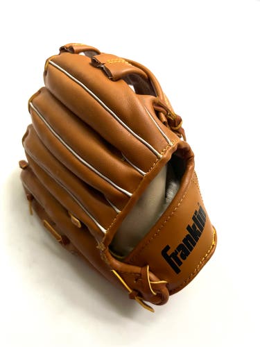 Franklin Right Hand Throw Baseball Glove 9" (Used)