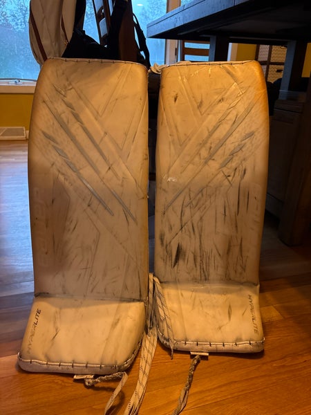 32" 2021 Bauer Hyperlite Goalie Leg Pads Pro Stock (Used)