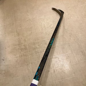 Senior Bauer Twitch Right Handed Hockey Stick P28 (Used)