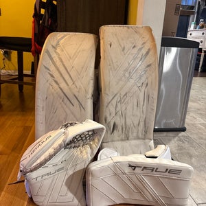 32" True HZRDUS PX4 Full Right Goalie gloves and Hyperlight pro stock leg pads Full Set (Used)