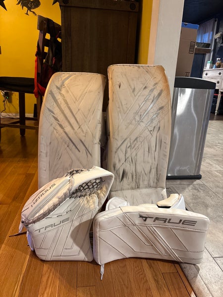 32" True HZRDUS PX4 Full Right Goalie gloves and Hyperlight pro stock leg pads Full Set (Used)