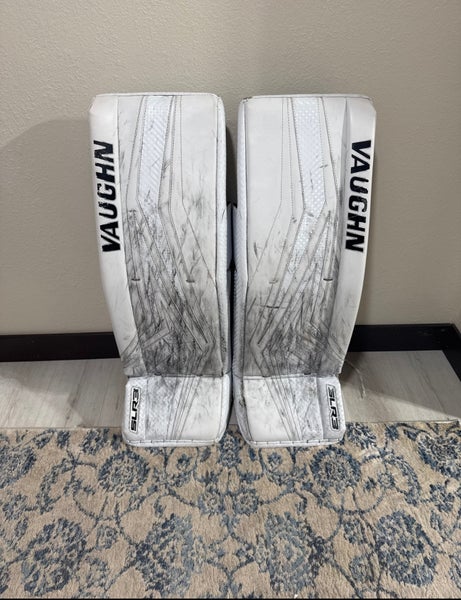 35" Vaughn SLR3 Pro Carbon Goalie Leg Pads (Used)
