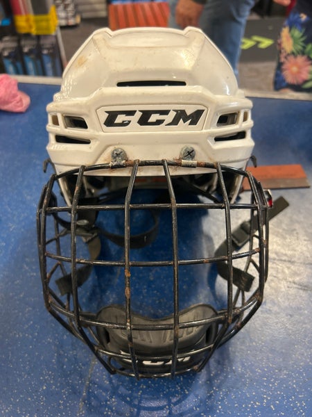 Small CCM Tacks 910 Helmet (Used) with cage