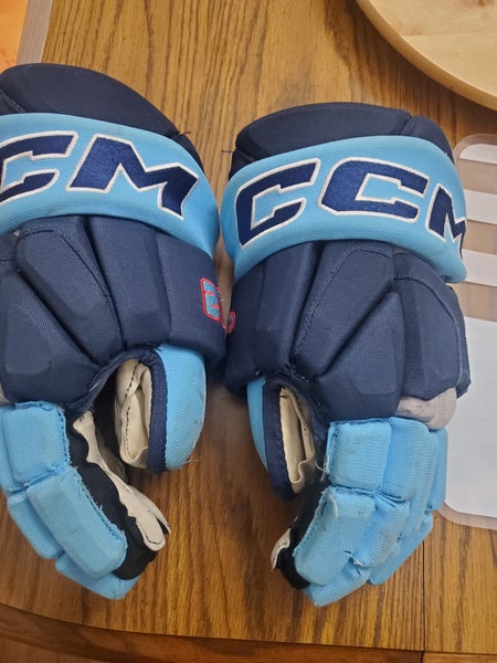 CCM D30 Gloves 14" (Used)