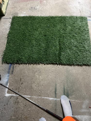 (New) 46” by 31” synthetic turf golf practice mat for indoor use