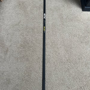 Like New Black STX Stallion 9075 Defense Lacrosse Shaft