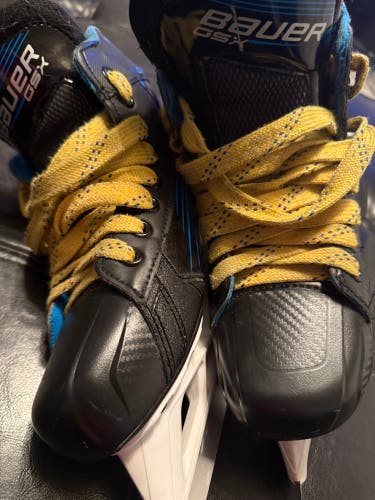Bauer GSX Hockey Goalie Skates Regular Width Size 4.5 (Used)