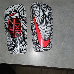 Unisex Mercurial lite Shin Guards (Used)