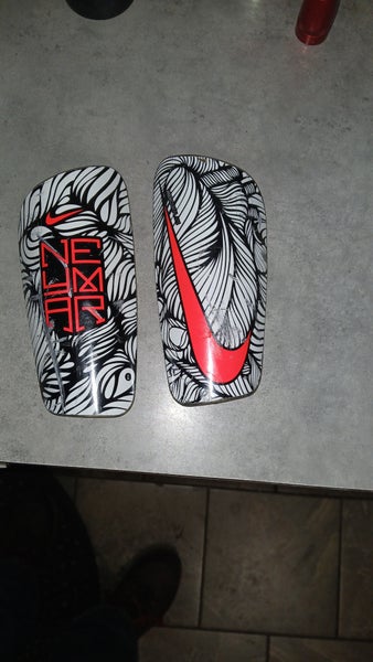 Unisex Mercurial lite Shin Guards (Used)