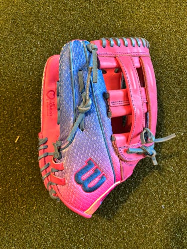 2025 Wilson A2000 LH Autism Speaks Outfield Baseball Glove 12.75" (Used)