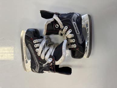 Used Bauer X300 Youth Hockey Skate Youth 09.0 11860-S000298787