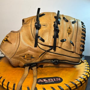 Easton Professional Series RH Pitcher's Baseball Glove 12" (Used)