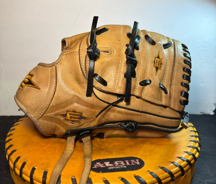 Easton Professional Series RH Pitcher's Baseball Glove 12" (Used)