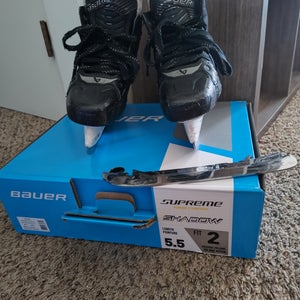 Bauer Supreme Shadow hockey ice skates with extra BT steel, Size 5.5 Fit 2