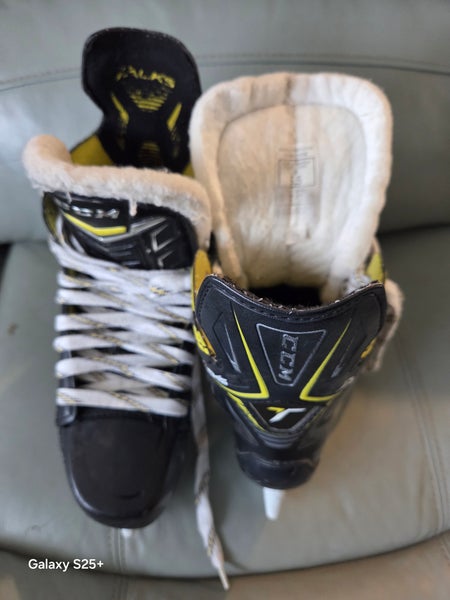 CCM Hockey Skates Size 5.5 (Used)