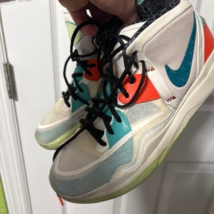 White Men's Size M 10.5 (W 11.5) Adult Nike Shoes (Used)