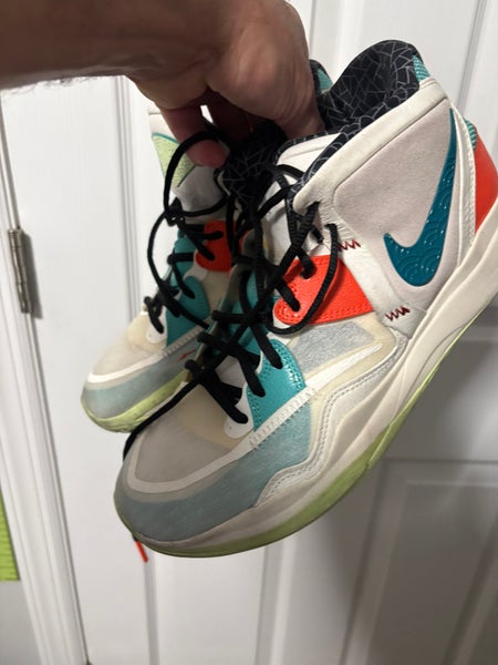 White Men's Size M 10.5 (W 11.5) Adult Nike Shoes (Used)