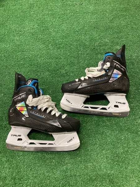 Senior True Catalyst 7X4 Hockey Skates Regular Width 8.5 (Used)