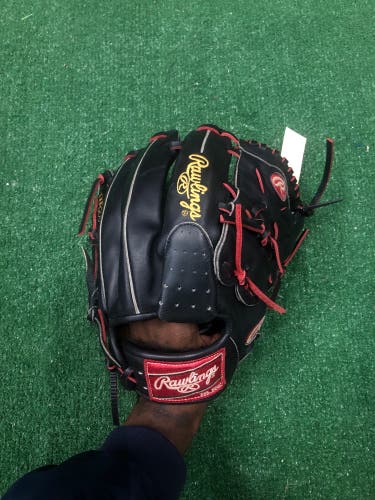 Black Rawlings Heart of the Hide RH Pitcher's Baseball Glove 12.25" (Used)