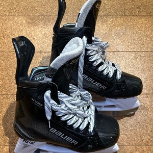Bauer Supreme Matrix Hockey Skates Regular Width 7 (Used)