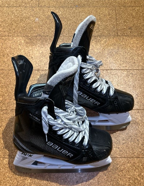Bauer Supreme Matrix Hockey Skates Regular Width 7 (Used)