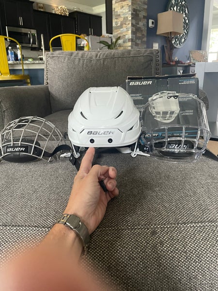 Medium Bauer Hyperlite Helmet (New)
