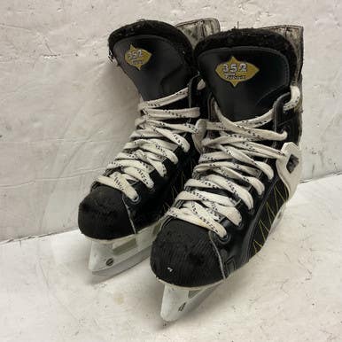 Used CCM TACKS 352 Junior Hockey Skate Junior 04 11855-S000191852