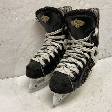 Used CCM TACKS 352 Junior Hockey Skate Junior 04 11855-S000191852