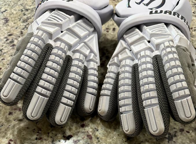 Warrior Evo V Lacrosse Gloves Medium (Used)