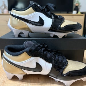 Men's Size M 8.5 (W 9.5) Jordan Low Top Molded Cleats (Used)