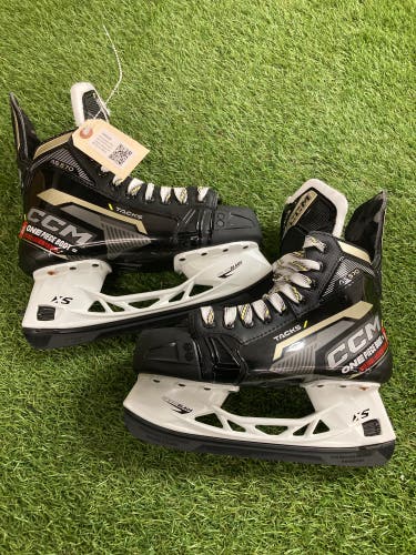 Intermediate CCM Tacks AS-570 Hockey Skates Regular Width Size 5.5 (New)