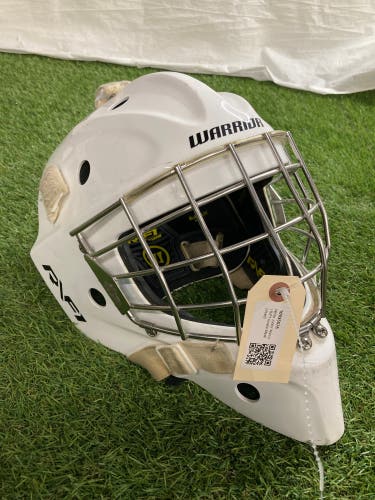 White Junior Warrior R/F1 Goalie Mask (Used)