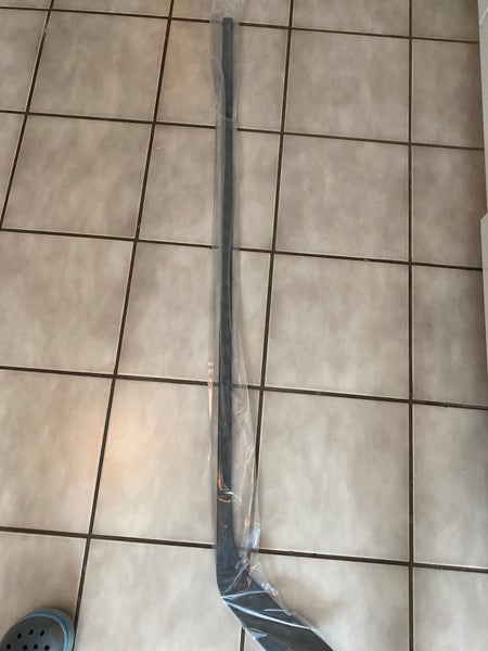 Brand New 30 Flex Junior All Black Left Hand Hockey Stick P28 (New)